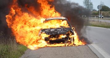 fahrzeugbrand-lpt-shutterstock