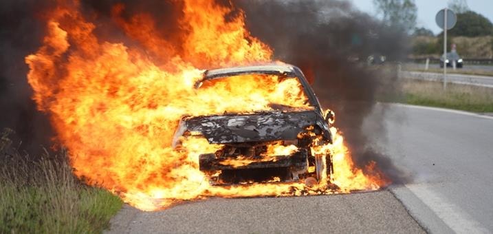fahrzeugbrand-lpt-shutterstock