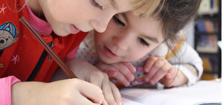 maedchen-kinder-schule
