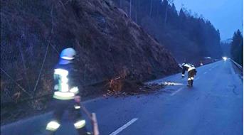ff-ratschings-steinschlag-landesstrasse