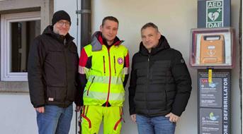 suedtiroler-kinderdorf-aed-saeule