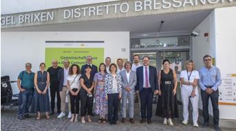 ero-ffnung-gemeinschaftshaus-brixen-gruppenfoto-seehauser