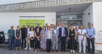 ero-ffnung-gemeinschaftshaus-brixen-gruppenfoto-seehauser
