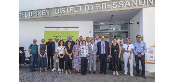 ero-ffnung-gemeinschaftshaus-brixen-gruppenfoto-seehauser