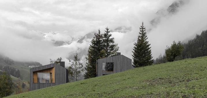 architektur-wipptal-suedtirol-naemas-gelaende-neubau-fassade-holz-pflersch-zierhof