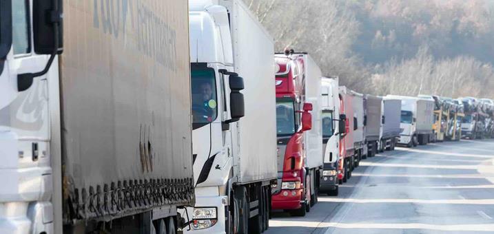 lkw-stau-verkehr-a22-brennerautobahn