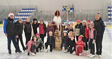 eiskunstlauf-nikolaus-auf-eis