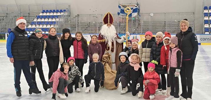 eiskunstlauf-nikolaus-auf-eis