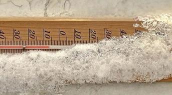thermometer-schnee-kalt-kaelte