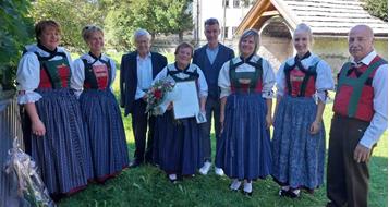pfarrchor-wiesen-rosa-tratter